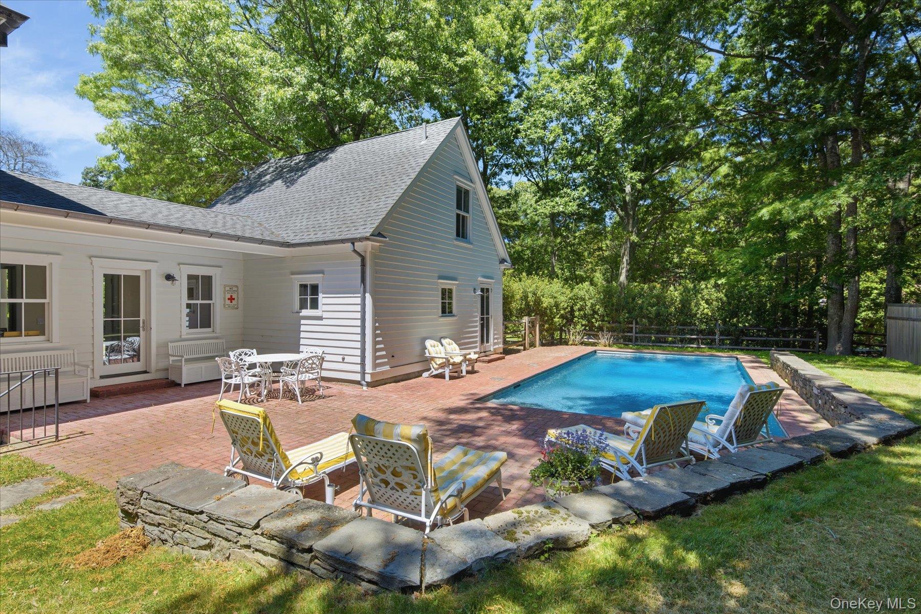 43 Gardiners Bay Drive Property Photo 3