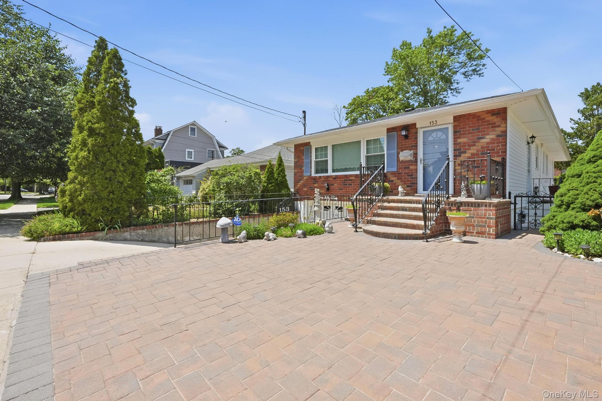 153 Davison Avenue Property Photo 4