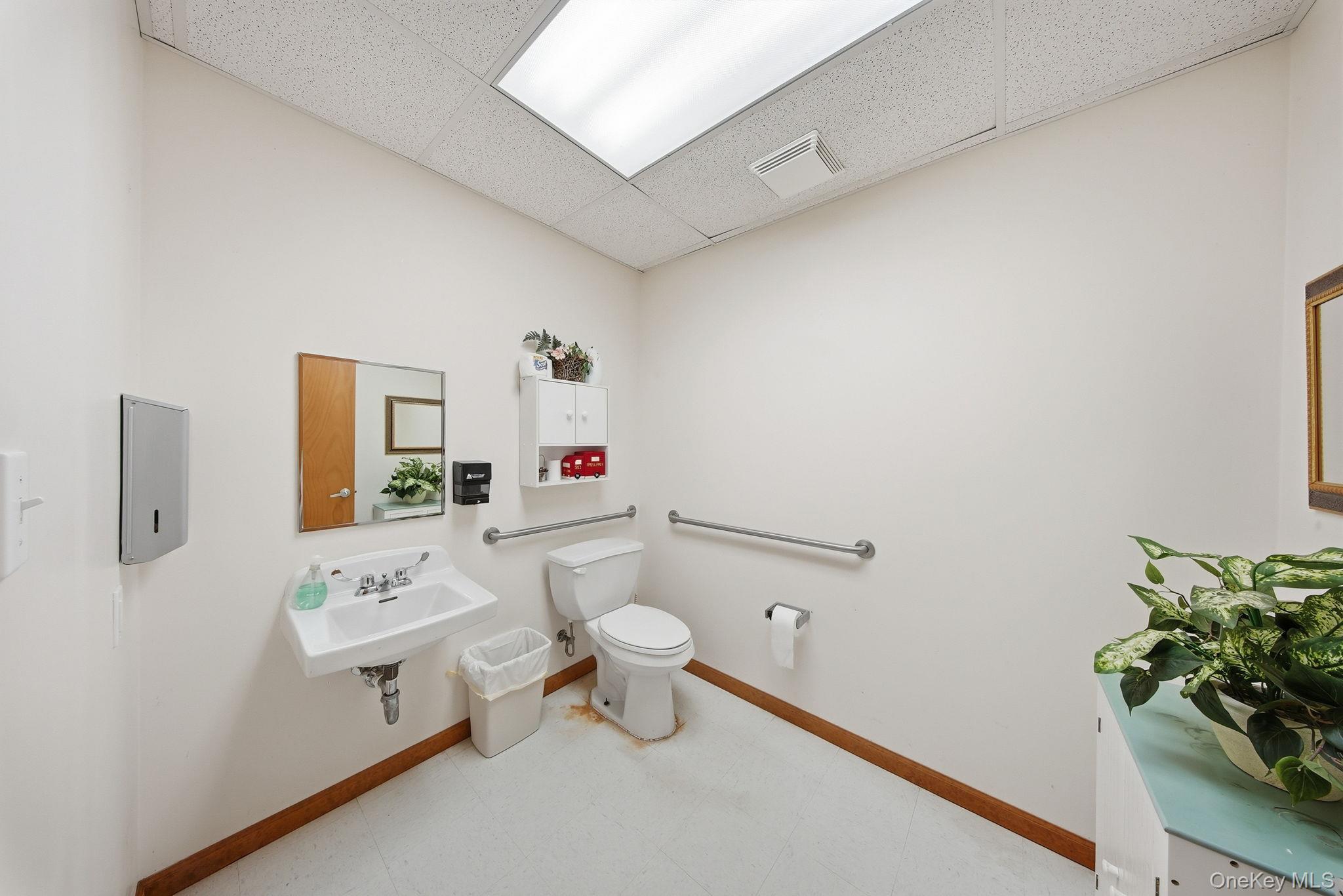 17 Collins Road Property Photo 10