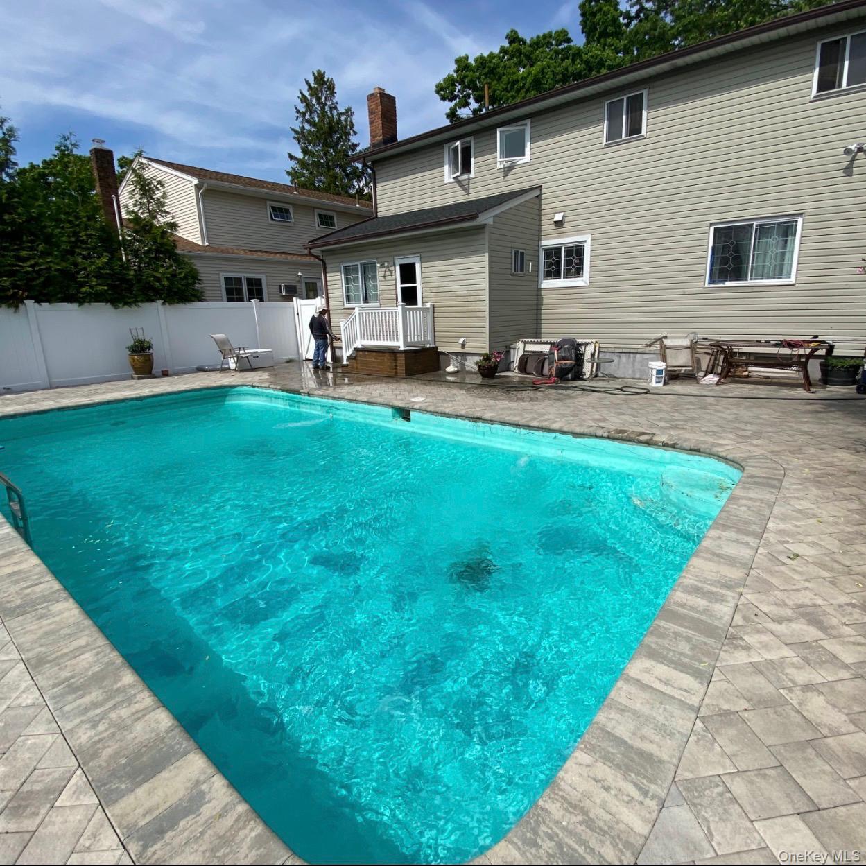 1070 Oakfield Avenue Property Photo 8