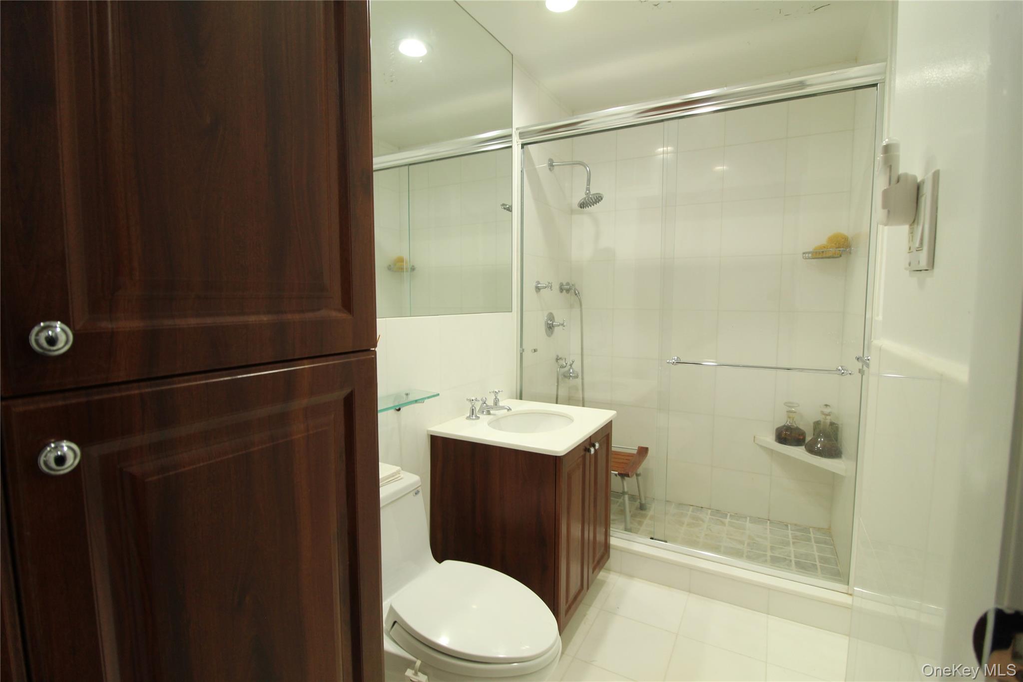 463 Summit Avenue 1- I Property Photo 8