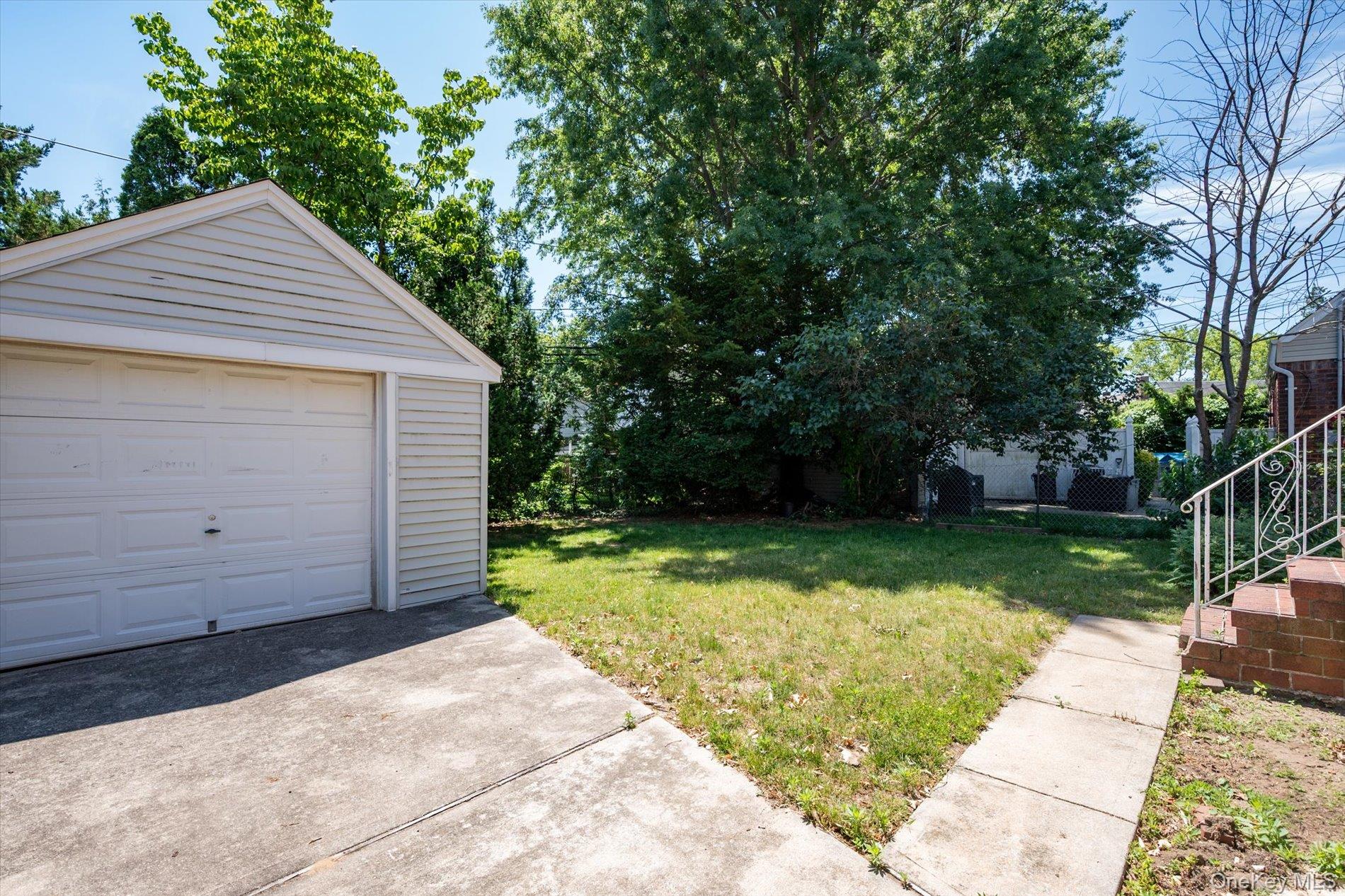 32 Croyden Property Photo 27
