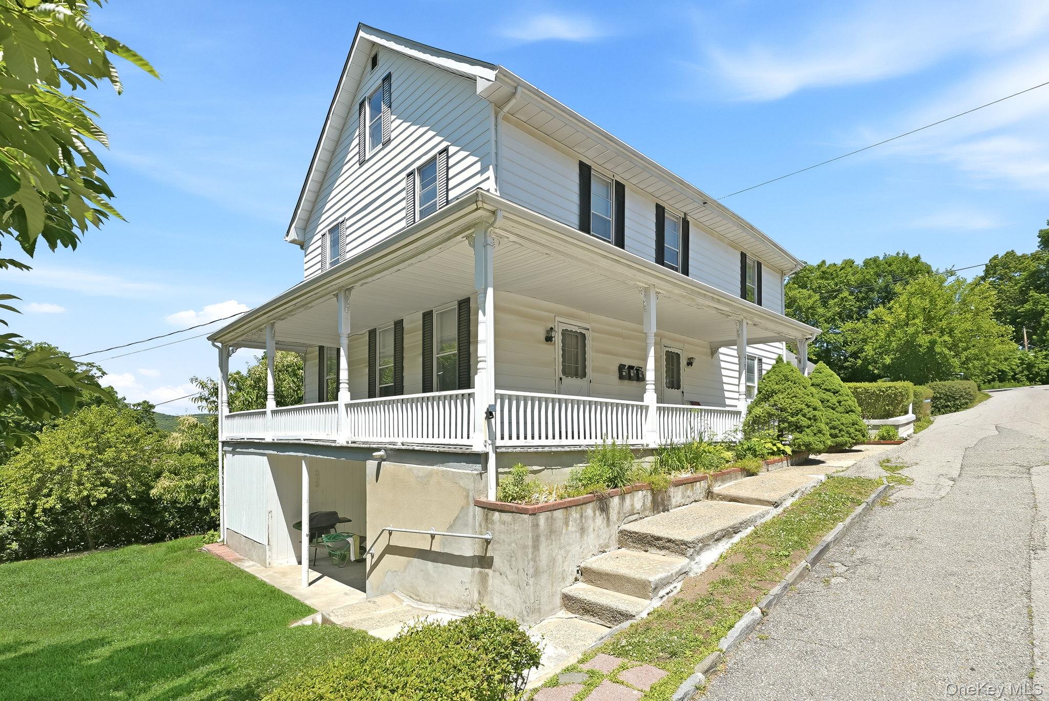 800 Oakwood Drive Property Photo 1