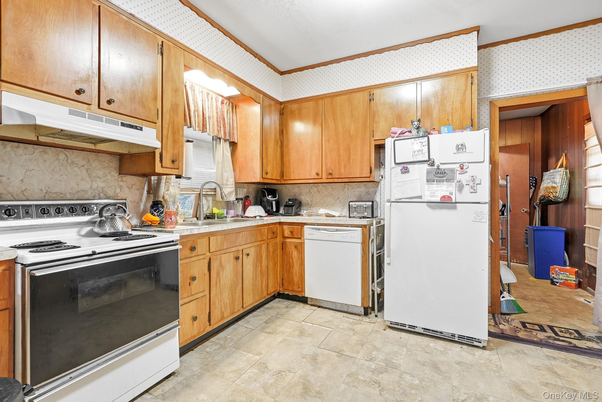 800 Oakwood Drive Property Photo 16