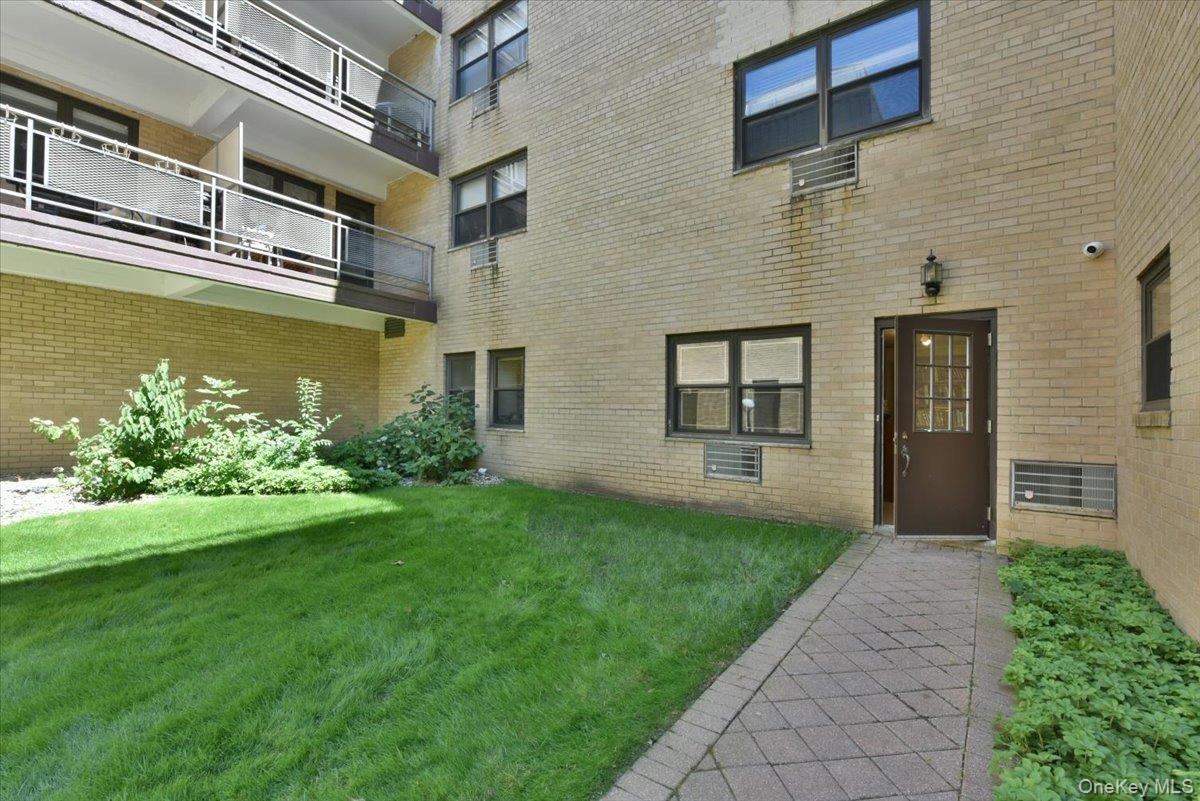 40 Stoner Avenue 01 Property Photo 3