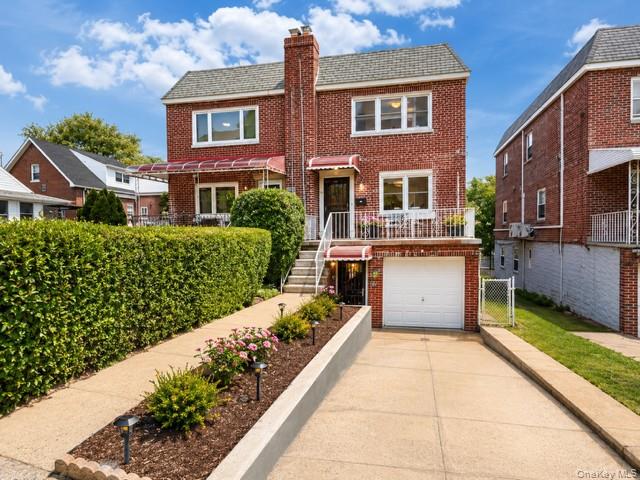 2368 Woodhull Avenue Property Photo 2