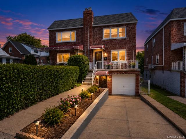 2368 Woodhull Avenue Property Photo 3