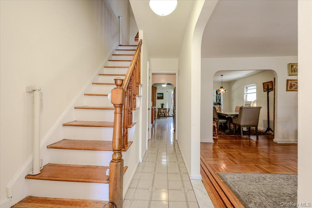 2368 Woodhull Avenue Property Photo 5