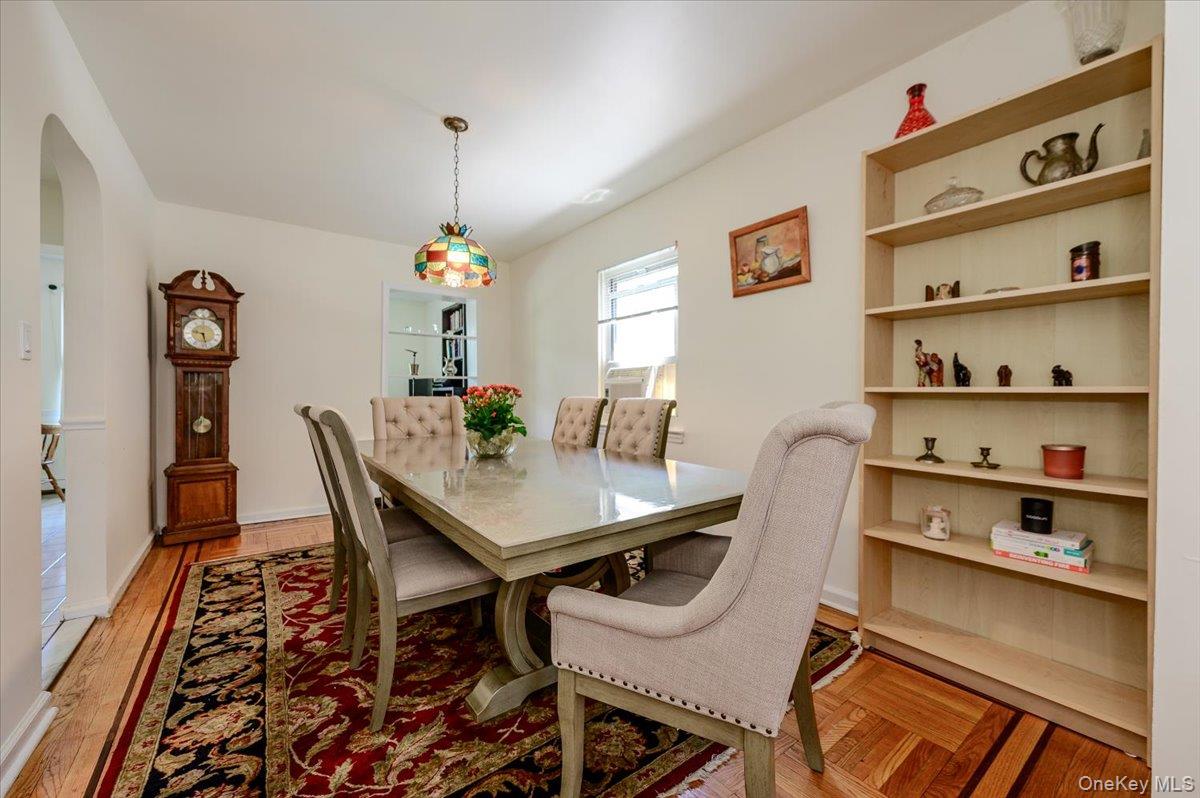 2368 Woodhull Avenue Property Photo 10