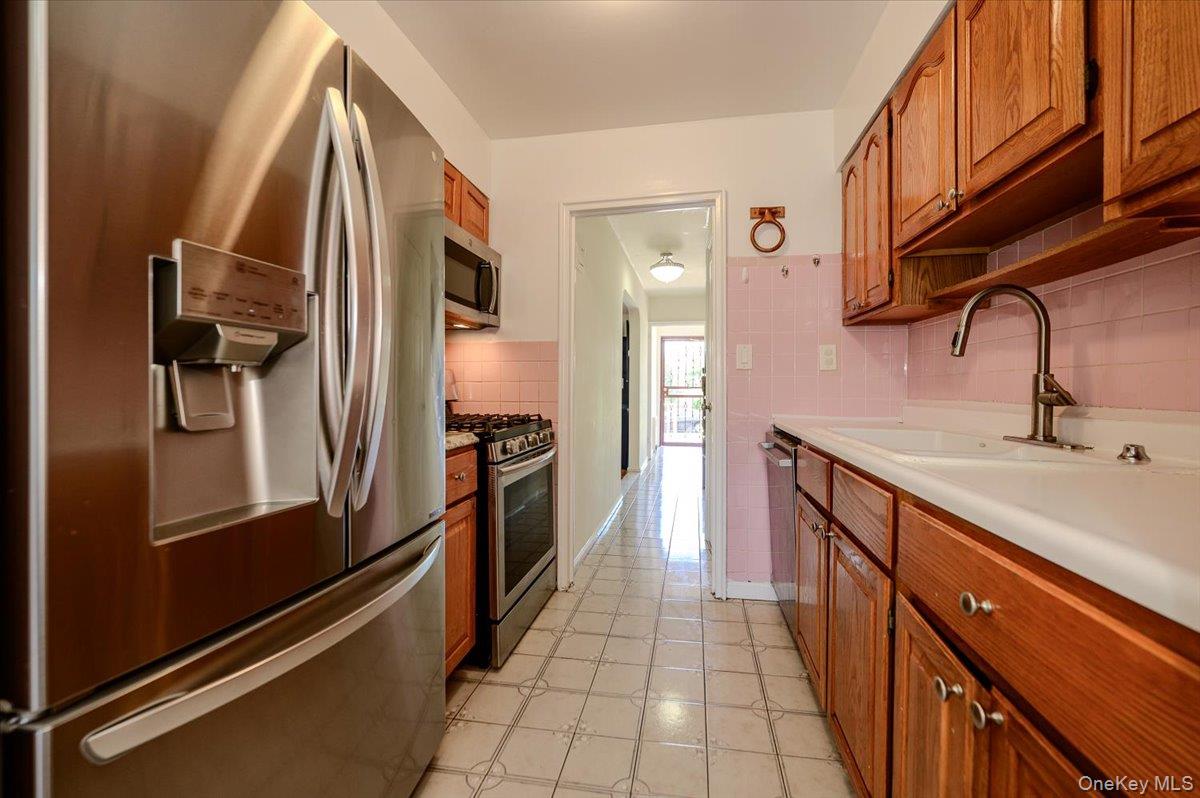 2368 Woodhull Avenue Property Photo 11