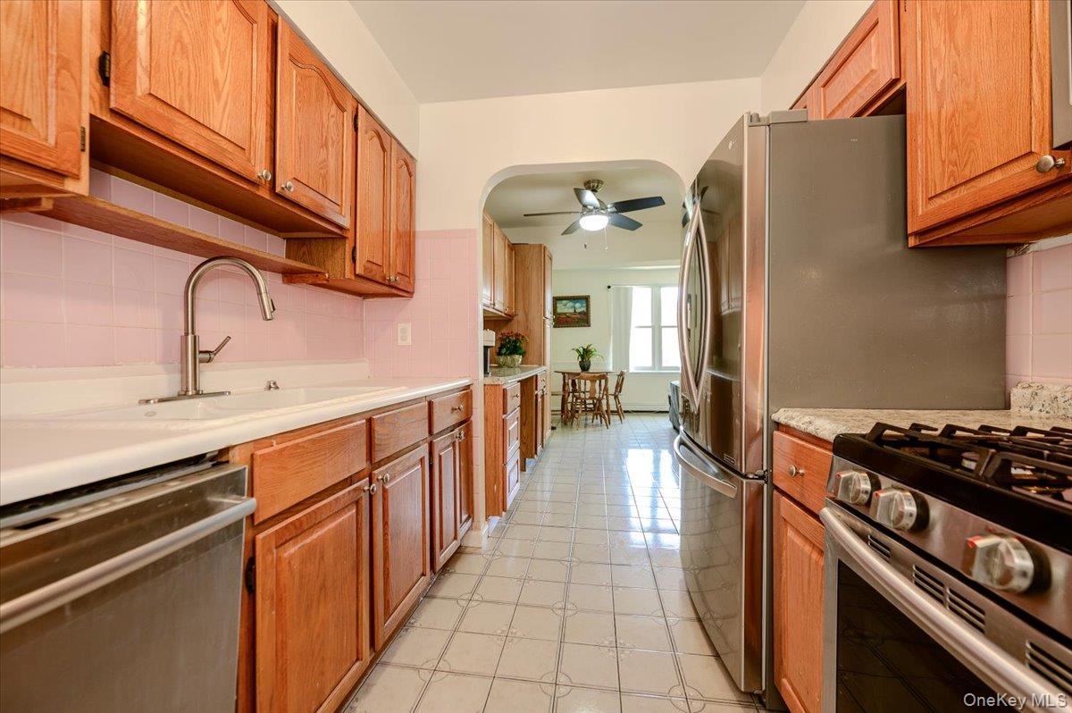 2368 Woodhull Avenue Property Photo 12