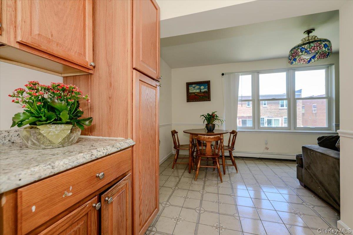 2368 Woodhull Avenue Property Photo 14