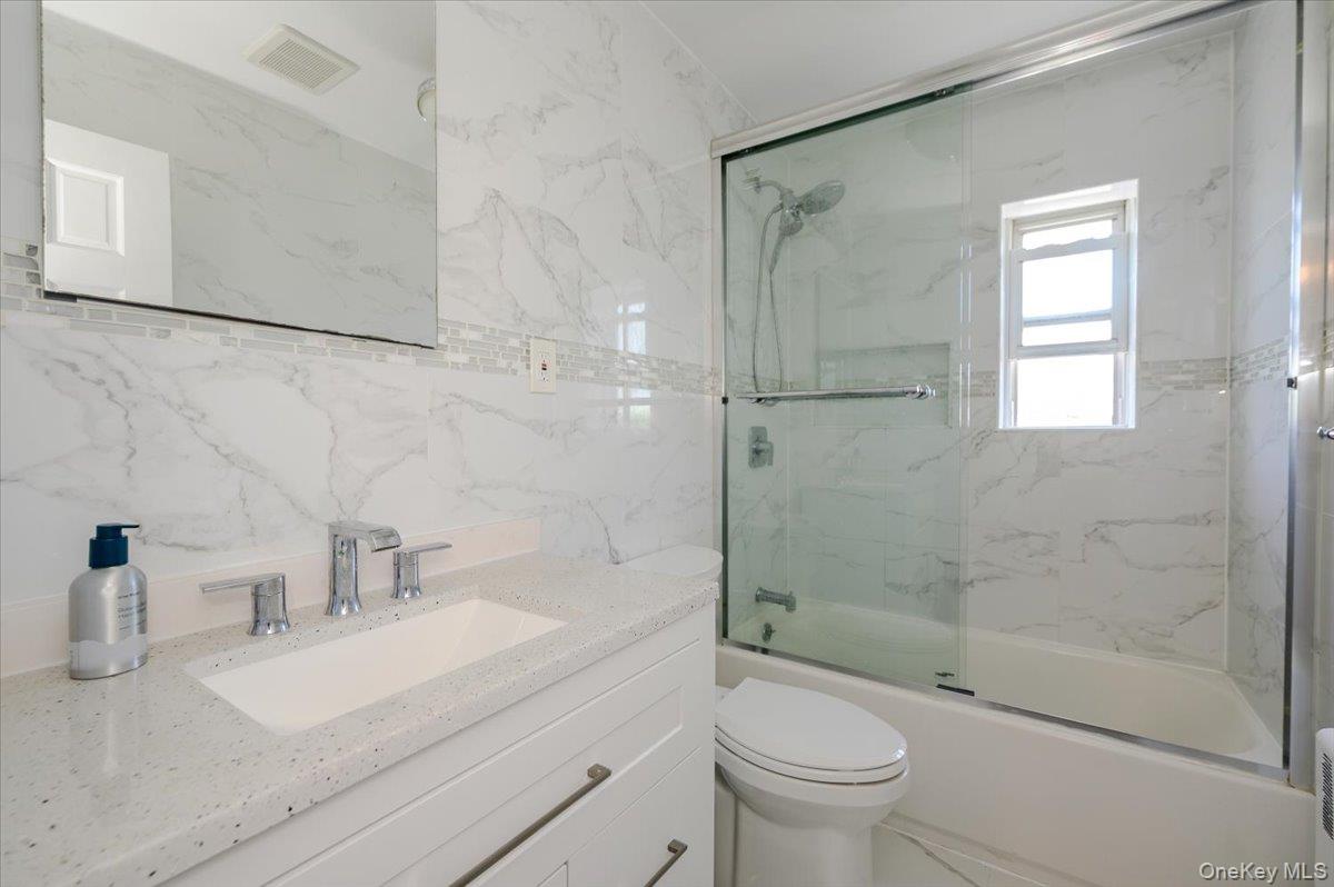 2368 Woodhull Avenue Property Photo 18