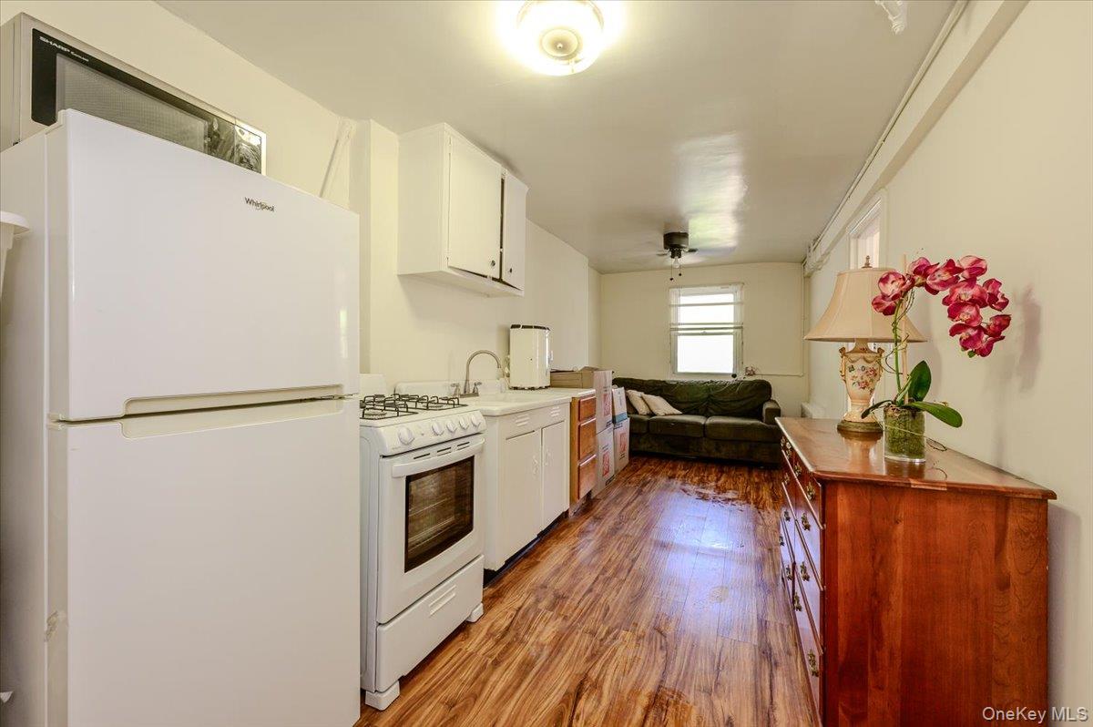 2368 Woodhull Avenue Property Photo 22
