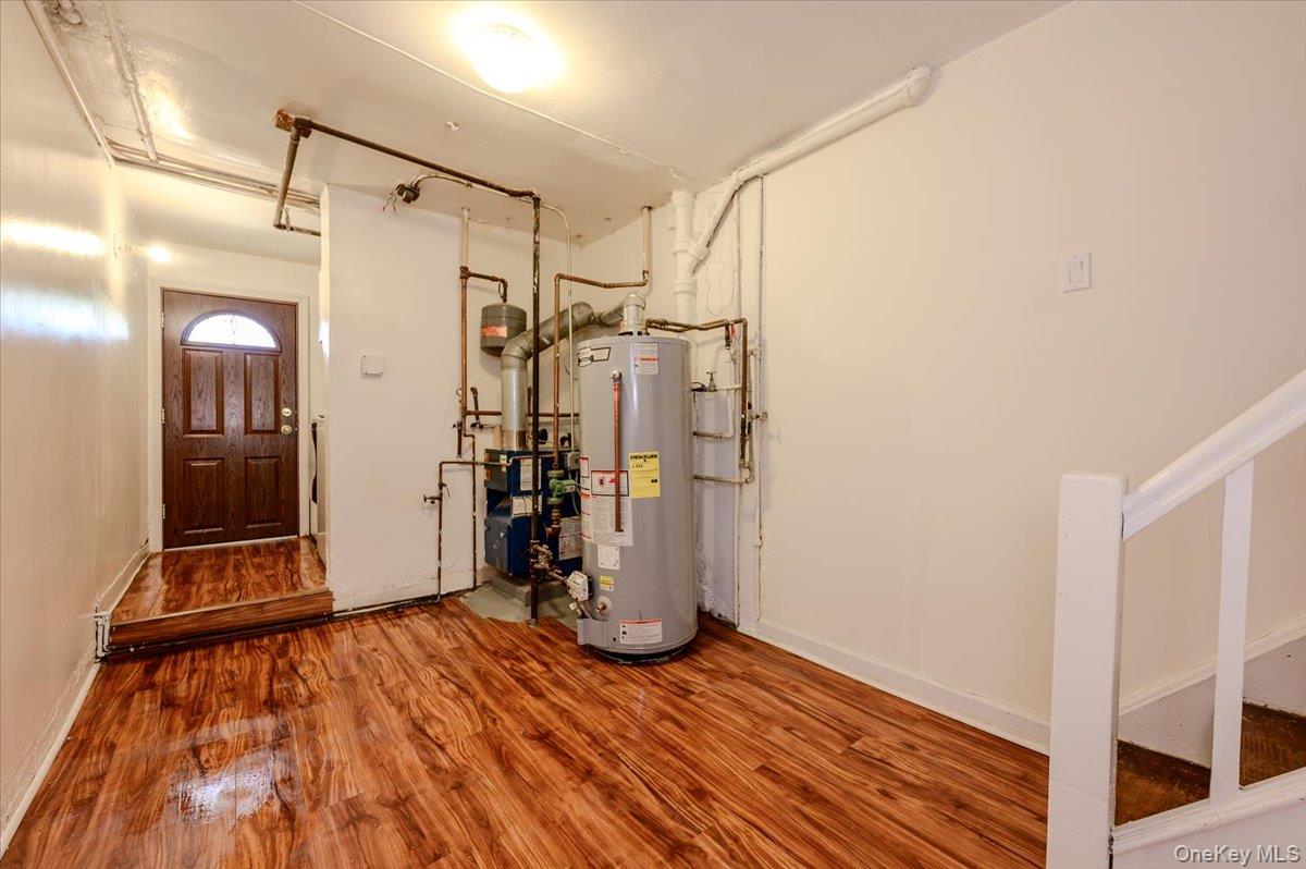 2368 Woodhull Avenue Property Photo 25