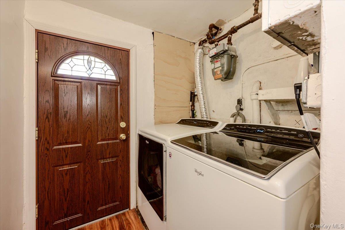 2368 Woodhull Avenue Property Photo 26