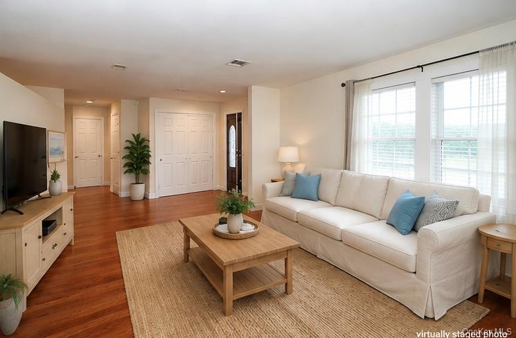 370 Rider Avenue Property Photo 6