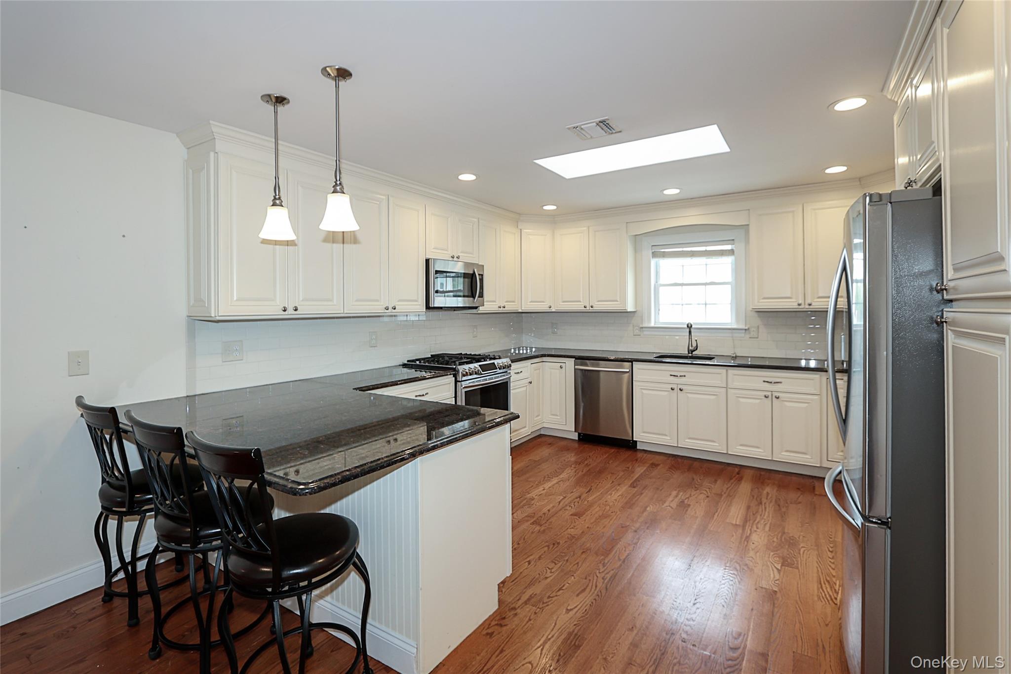 370 Rider Avenue Property Photo 10