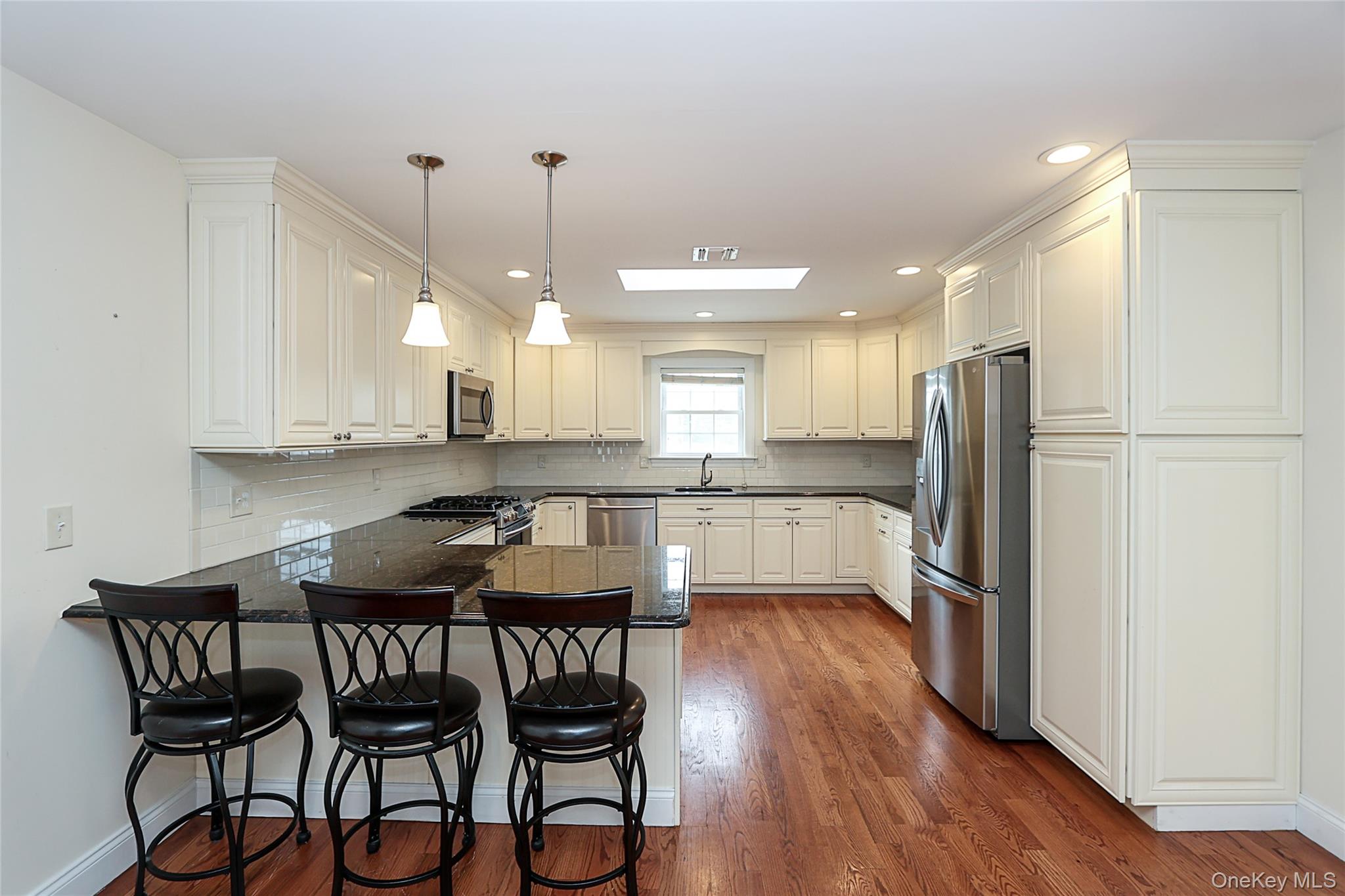 370 Rider Avenue Property Photo 11