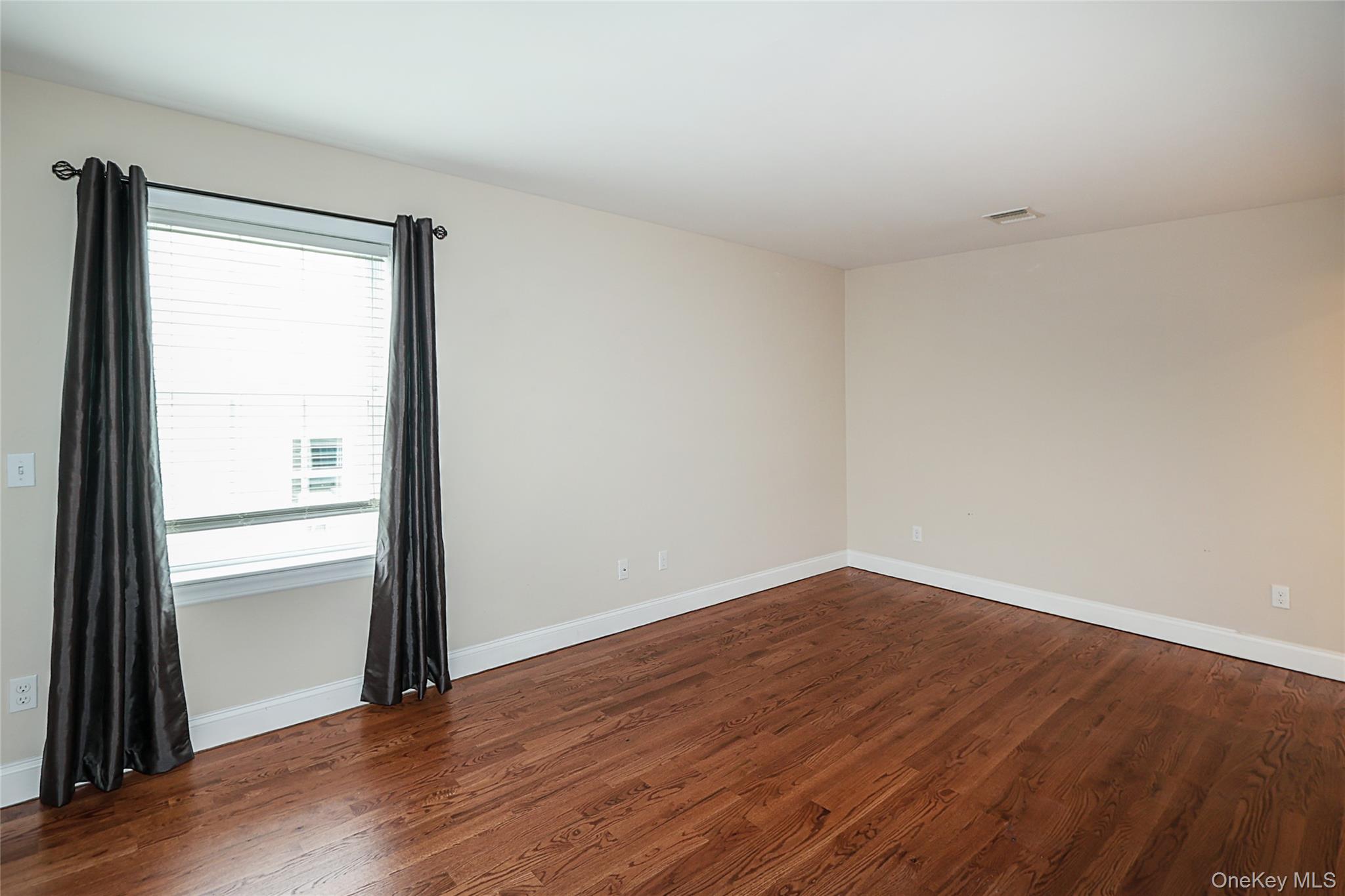 370 Rider Avenue Property Photo 16