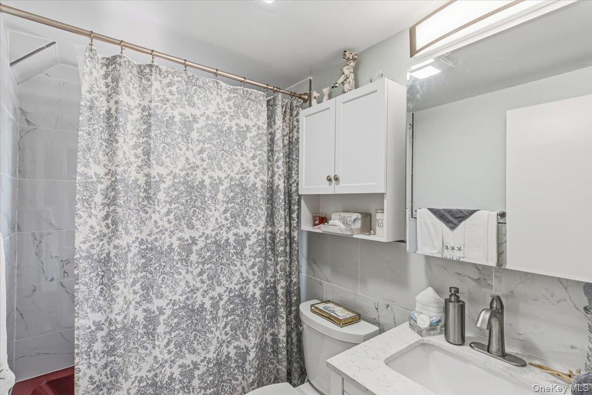 215-34 40th Avenue Property Photo 15