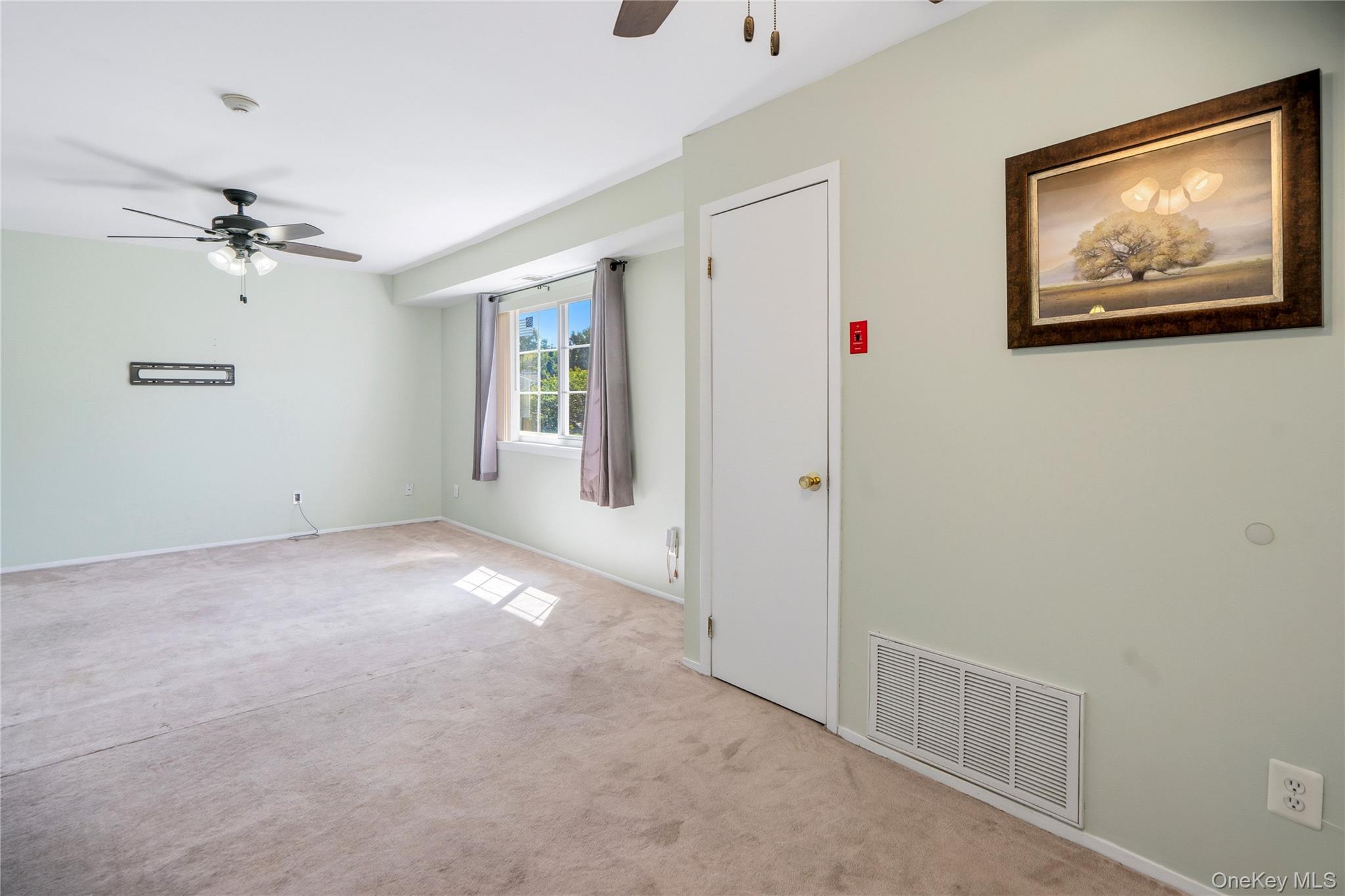 200 Lake Pointe Circle 200 Property Photo 3