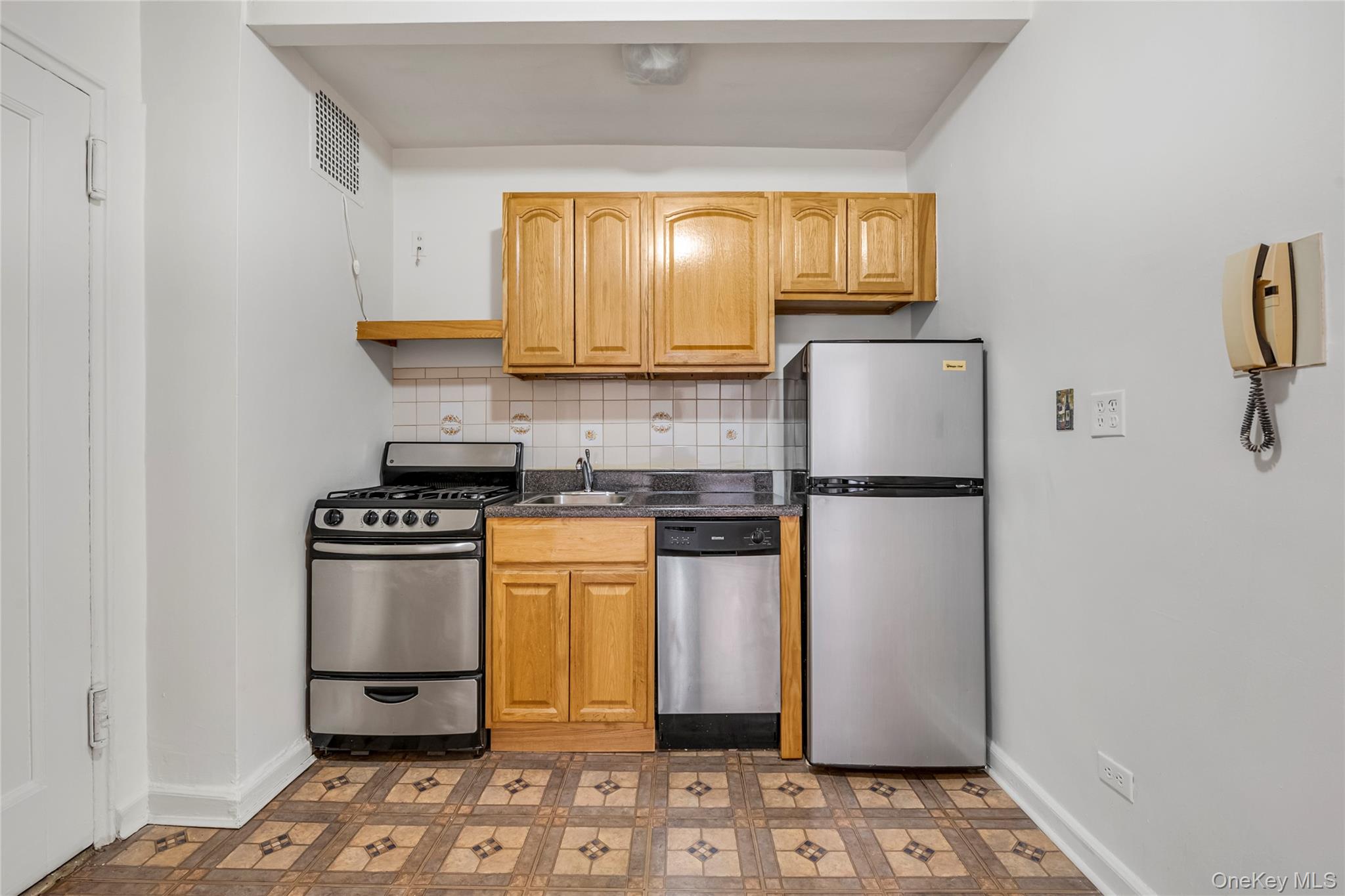 99-63 66 Avenue 2b Property Photo 6