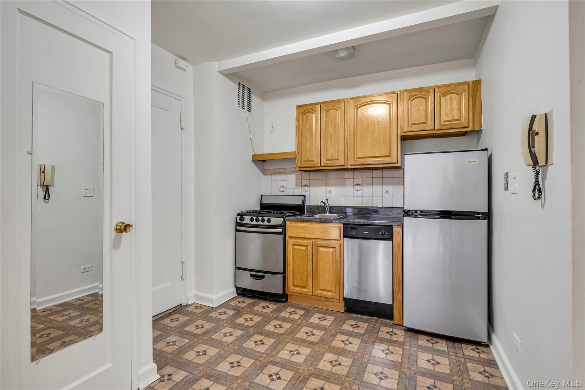 99-63 66 Avenue 2b Property Photo 7