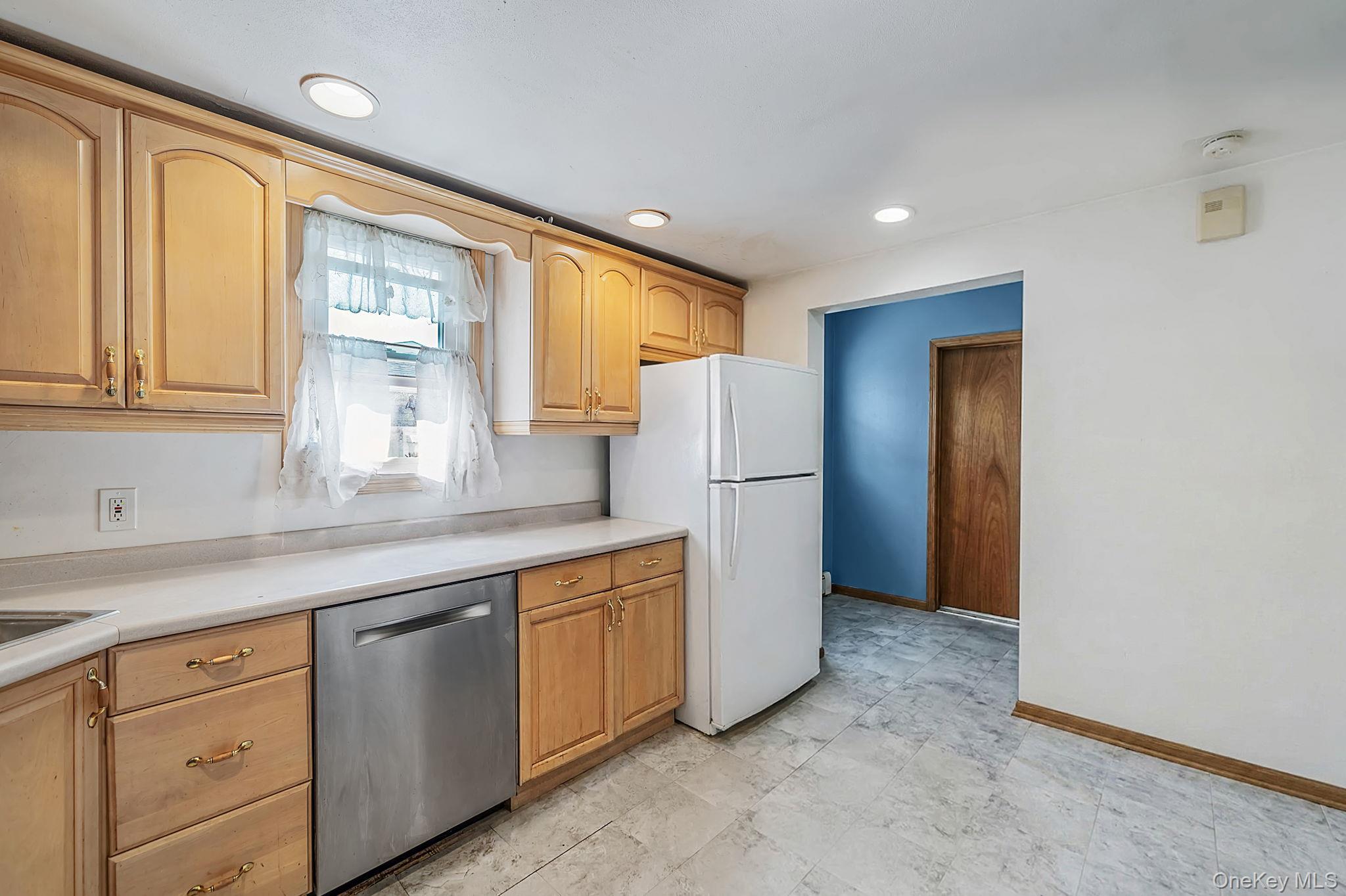 535 Outlook Avenue Property Photo 8