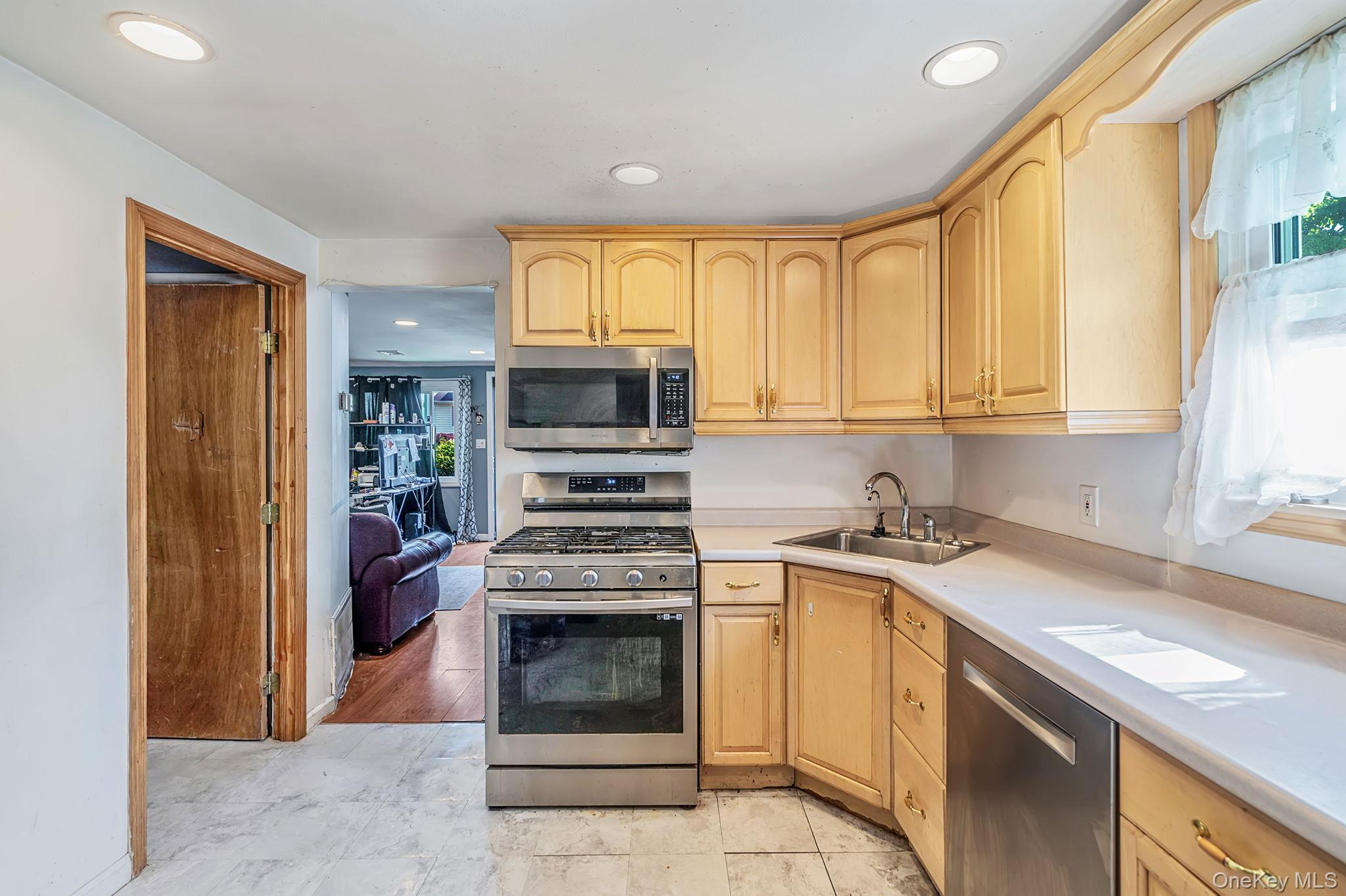 535 Outlook Avenue Property Photo 10