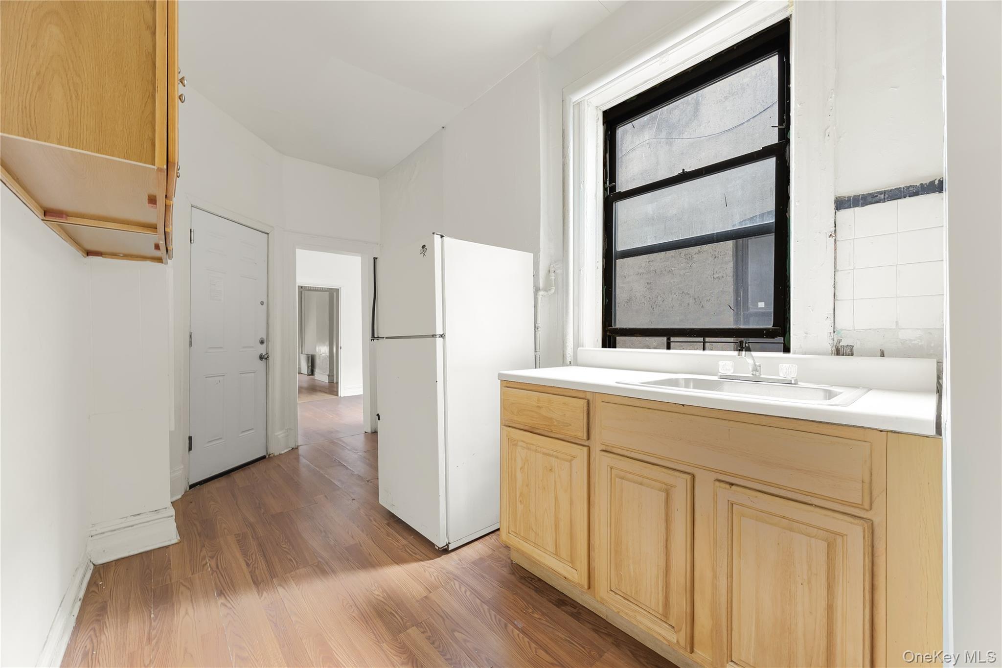 409 Suydam Street Property Photo 9