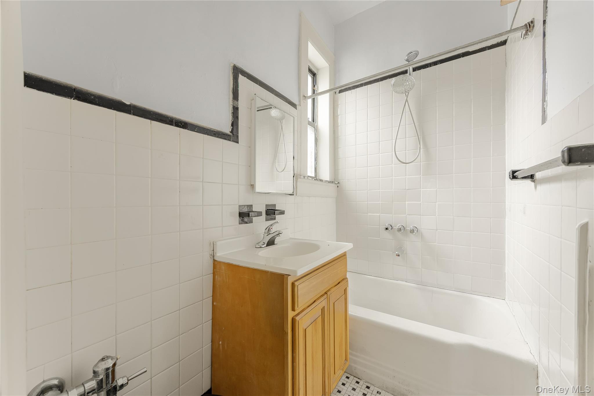 409 Suydam Street Property Photo 10