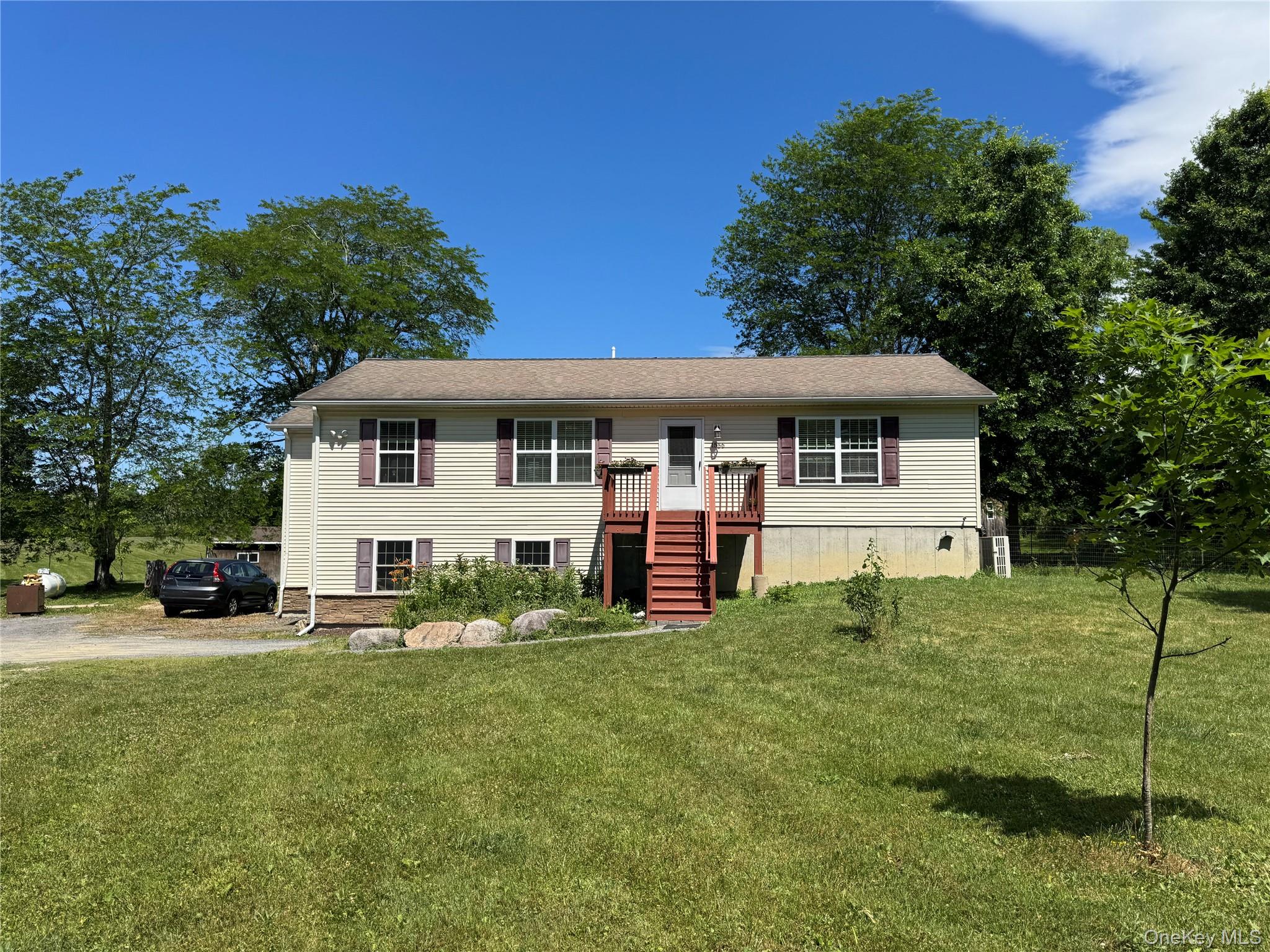 1556 Albany Post Road Property Photo 1