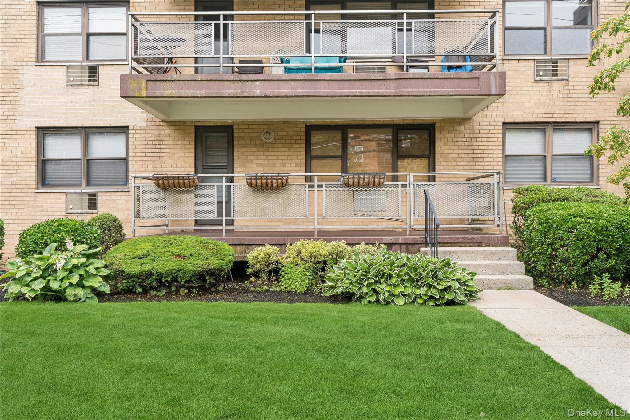 40 Stoner Avenue 1r Property Photo 3