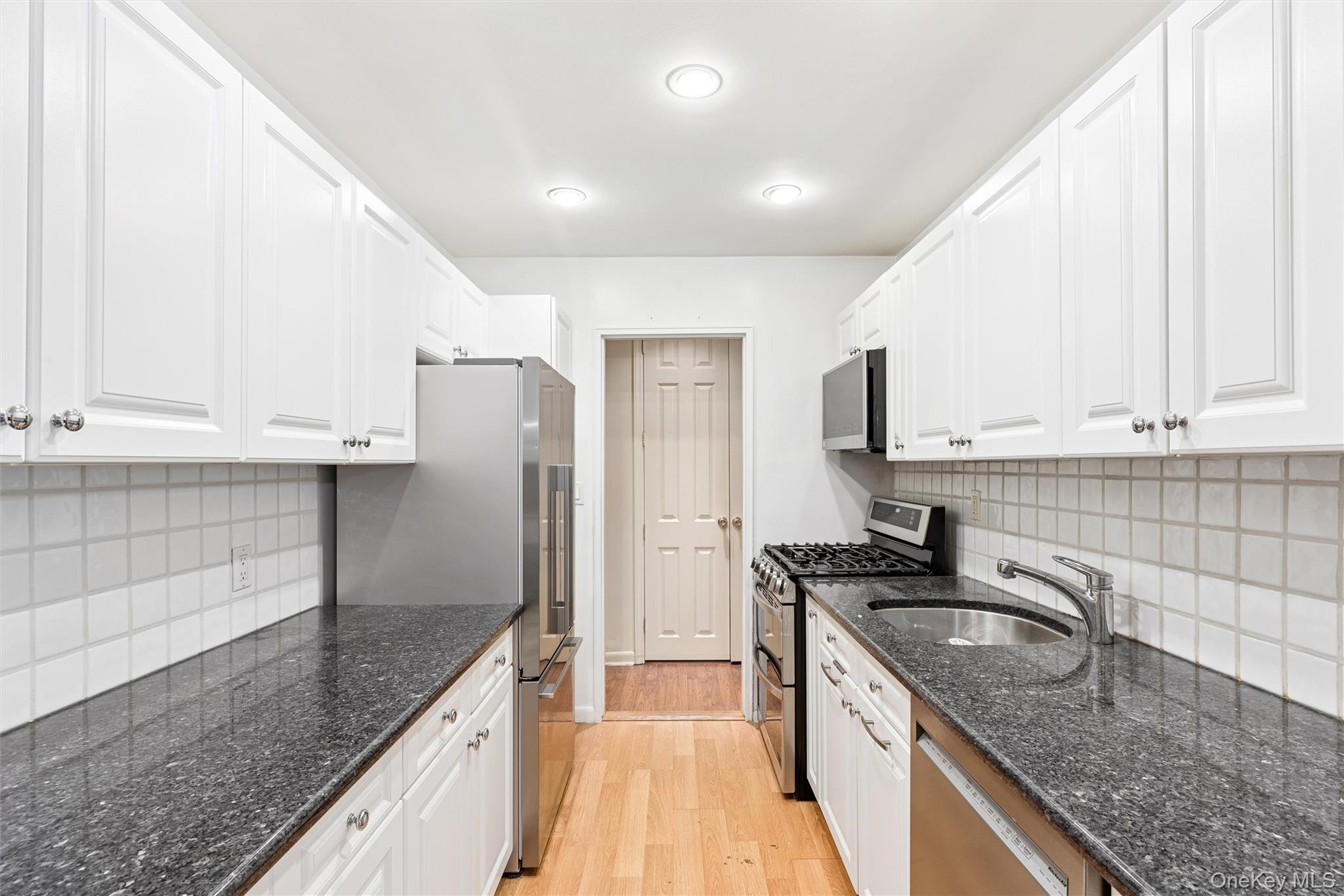 40 Stoner Avenue 1r Property Photo 7