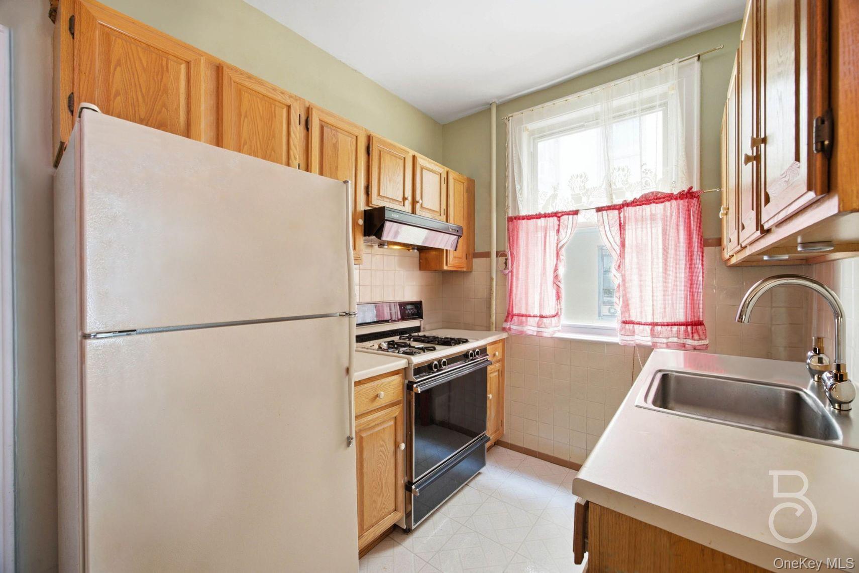 30-19 33rd Street Property Photo 14
