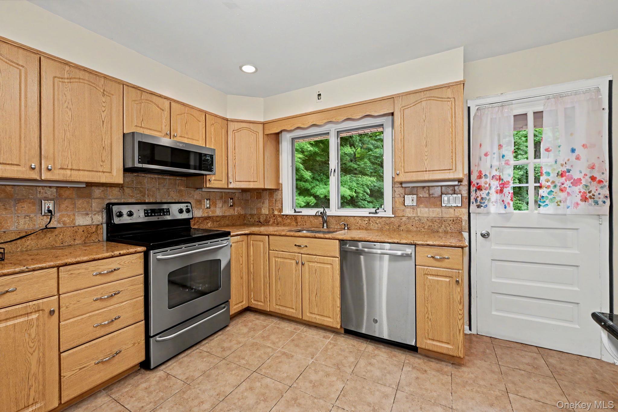 32 Lacona Road Property Photo 9