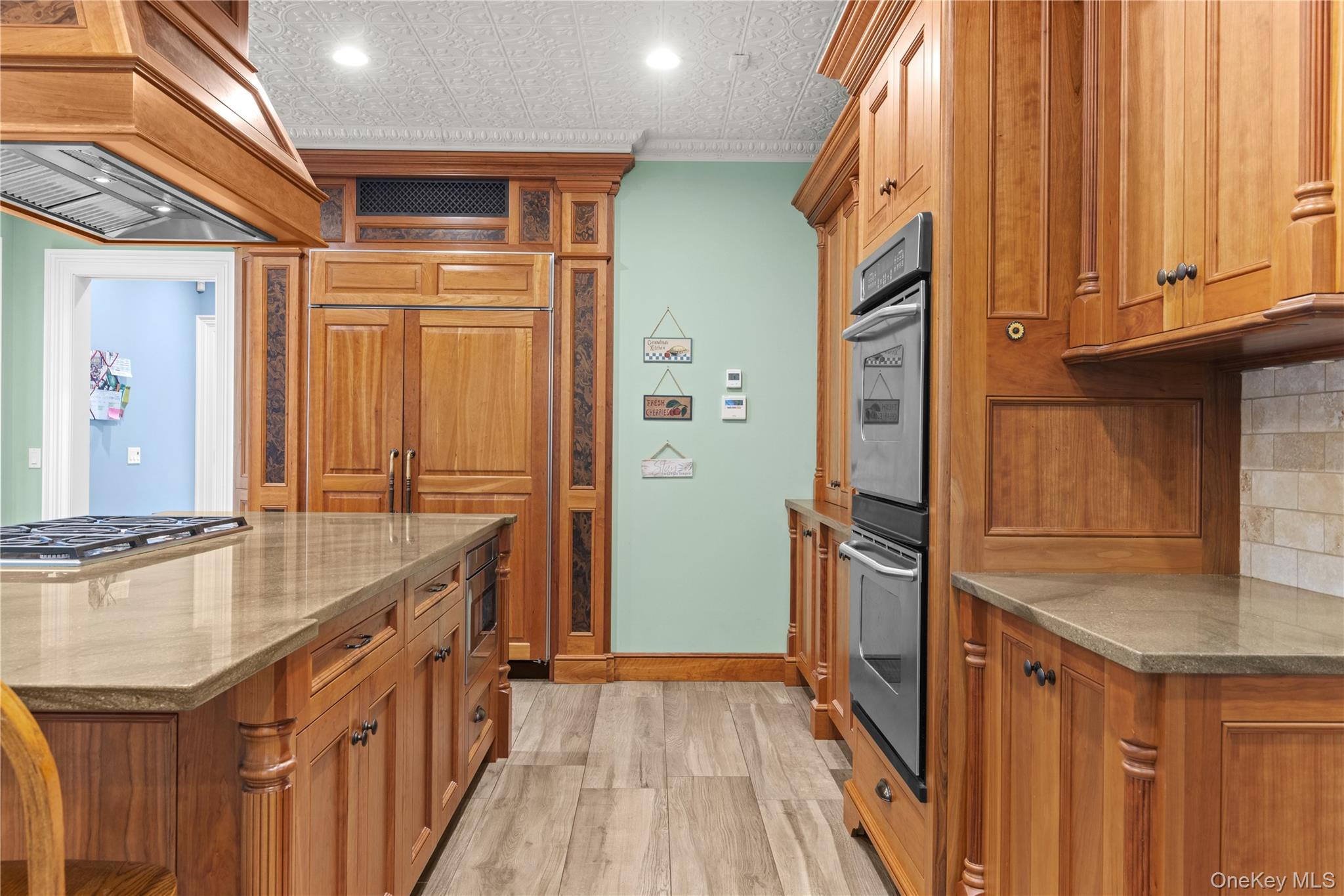 490 Wading River Road Property Photo 11