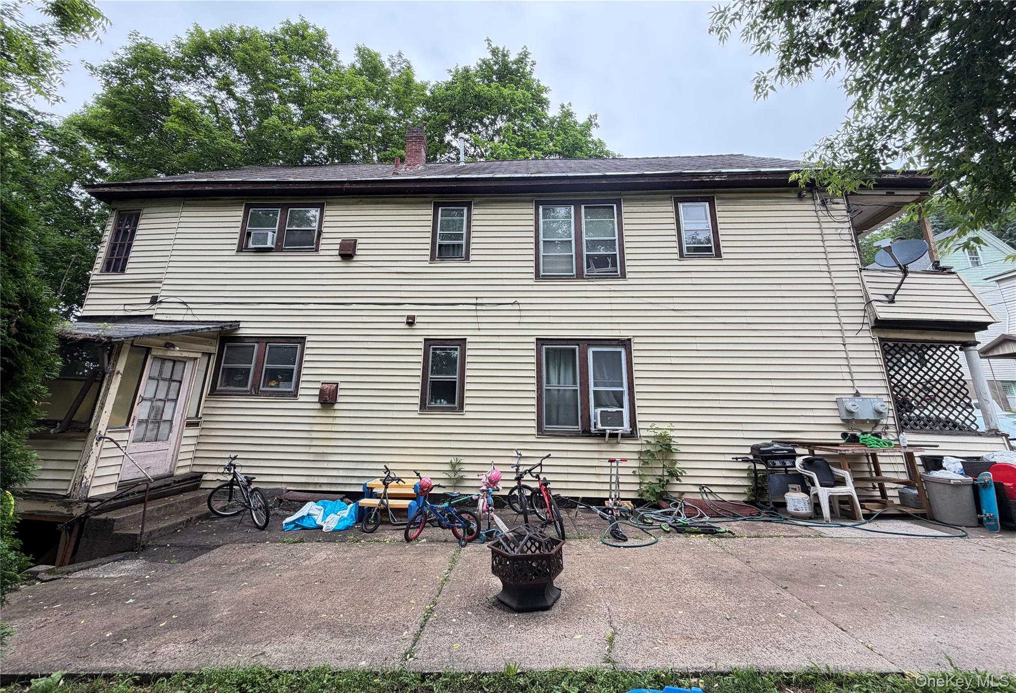 147 Forbes St Property Photo 3