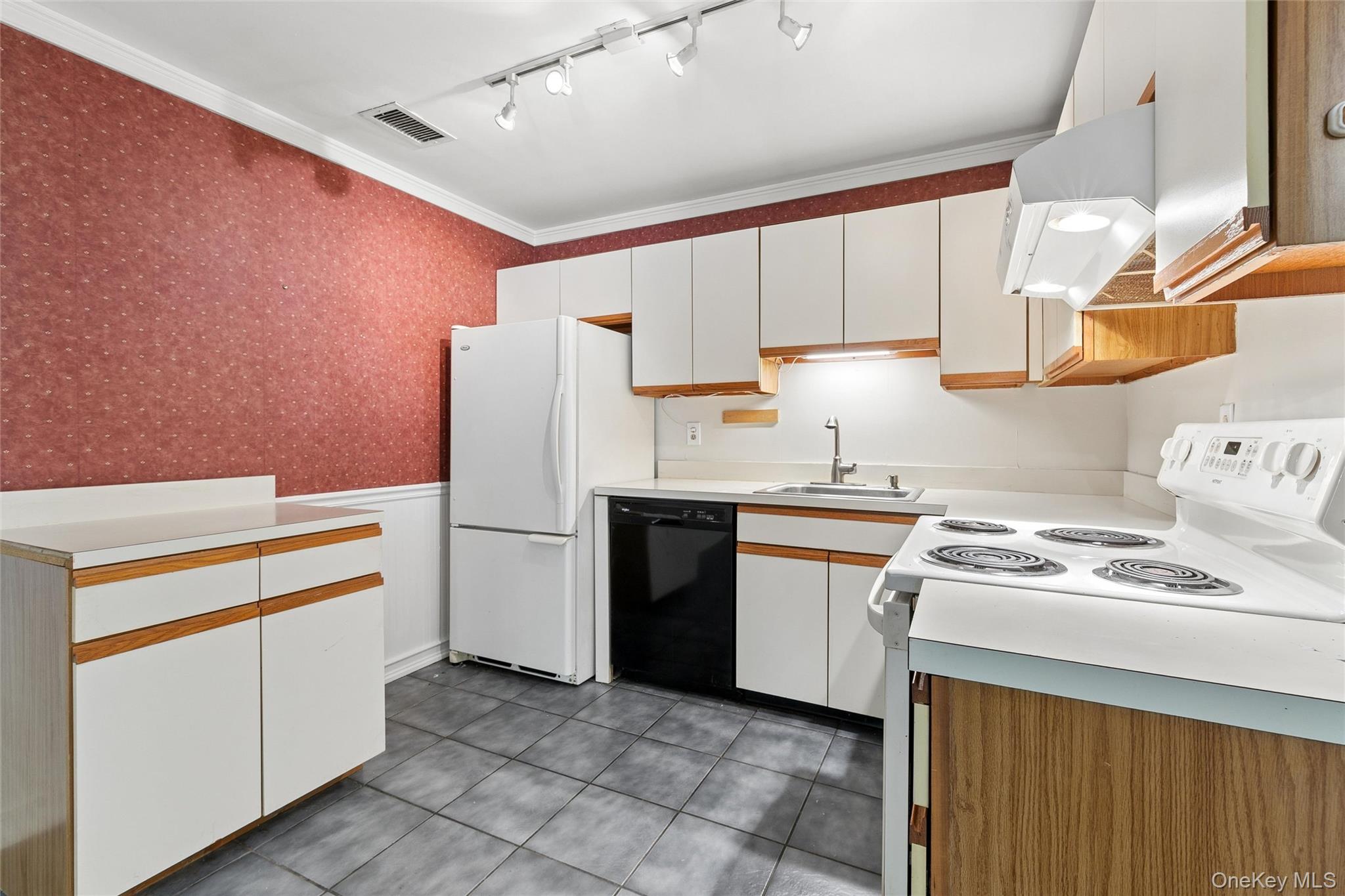 950 Skyline Drive Property Photo 13