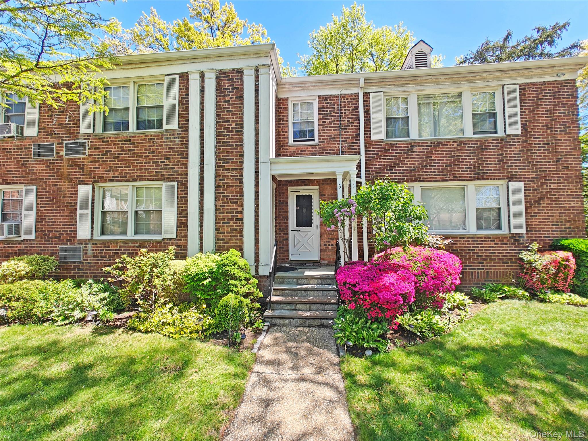 3 Lawrence Park Crescent 3 Property Photo 1