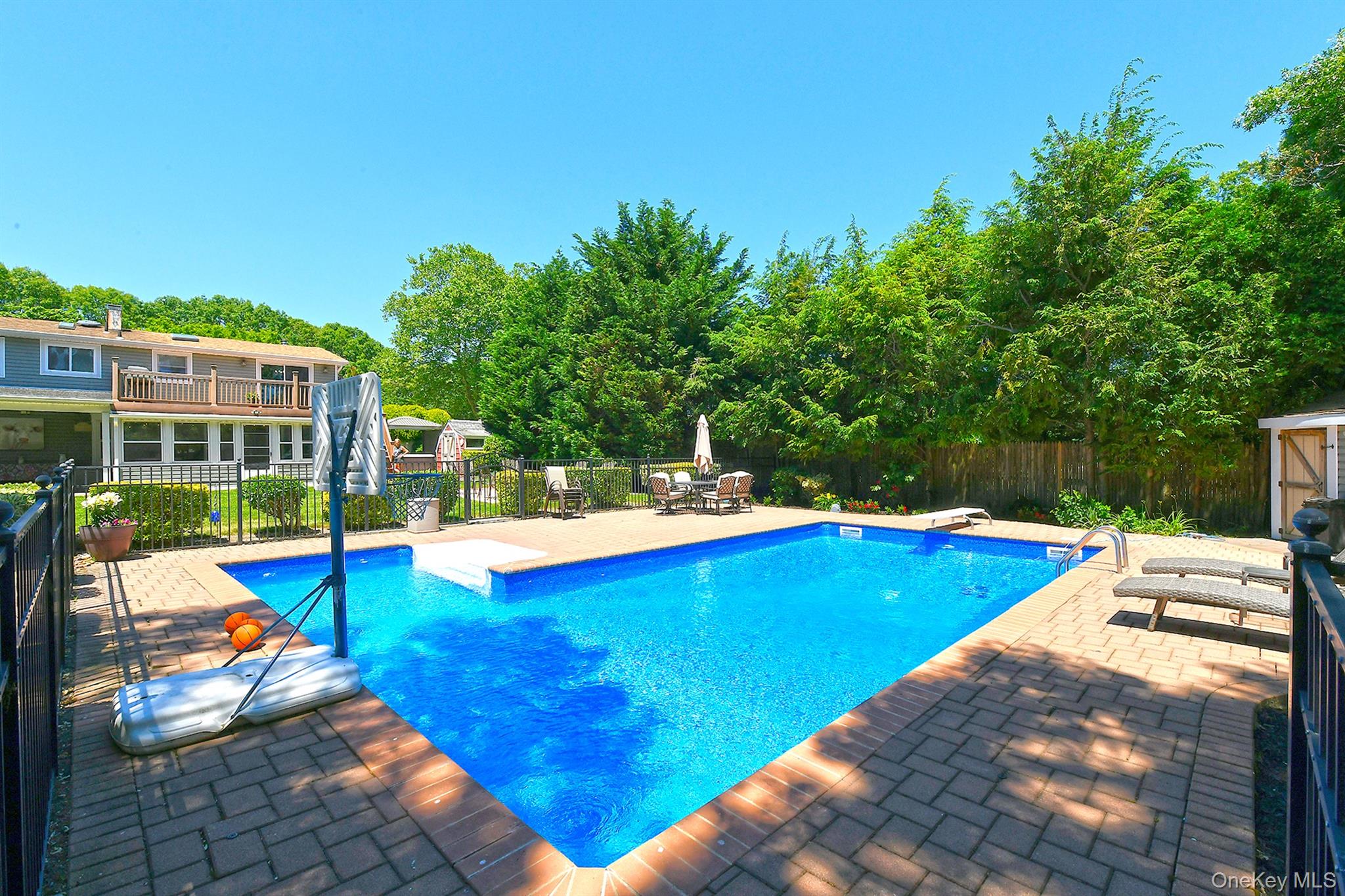183 6th Avenue Property Photo 3
