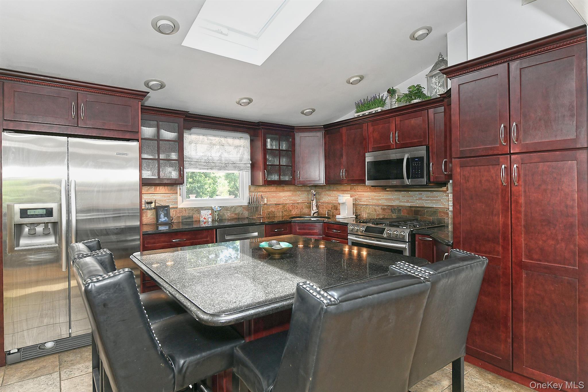 183 6th Avenue Property Photo 7