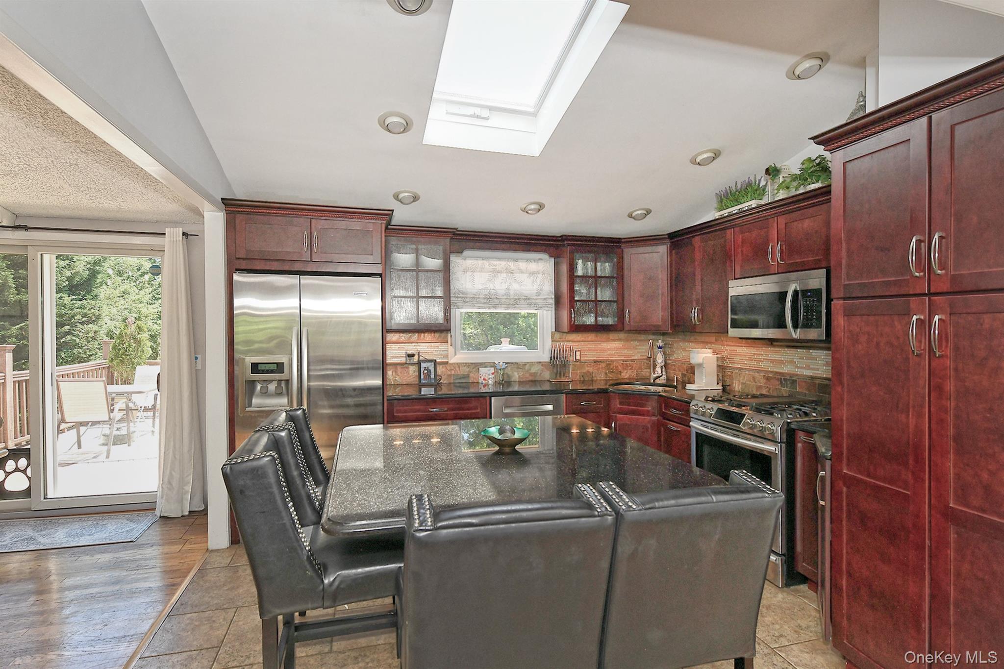 183 6th Avenue Property Photo 9