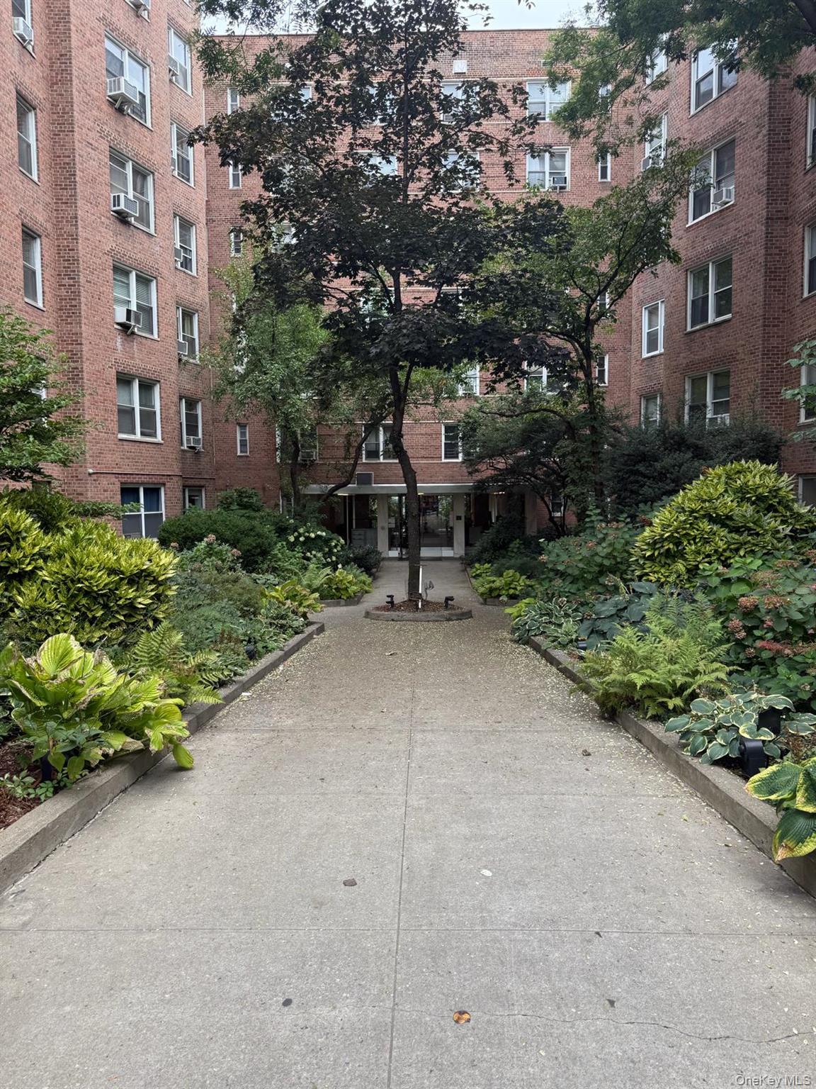 800 Grand Concourse Len Property Photo 2