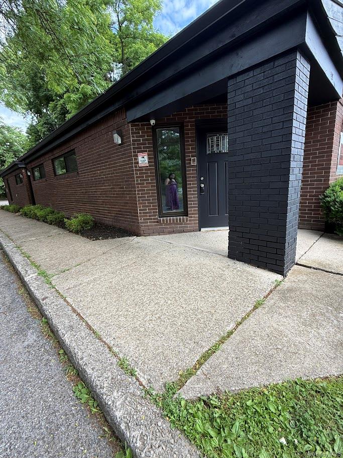 149 S Grand Avenue Property Photo 2