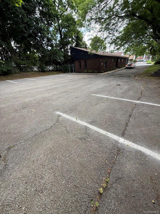 149 S Grand Avenue Property Photo 17