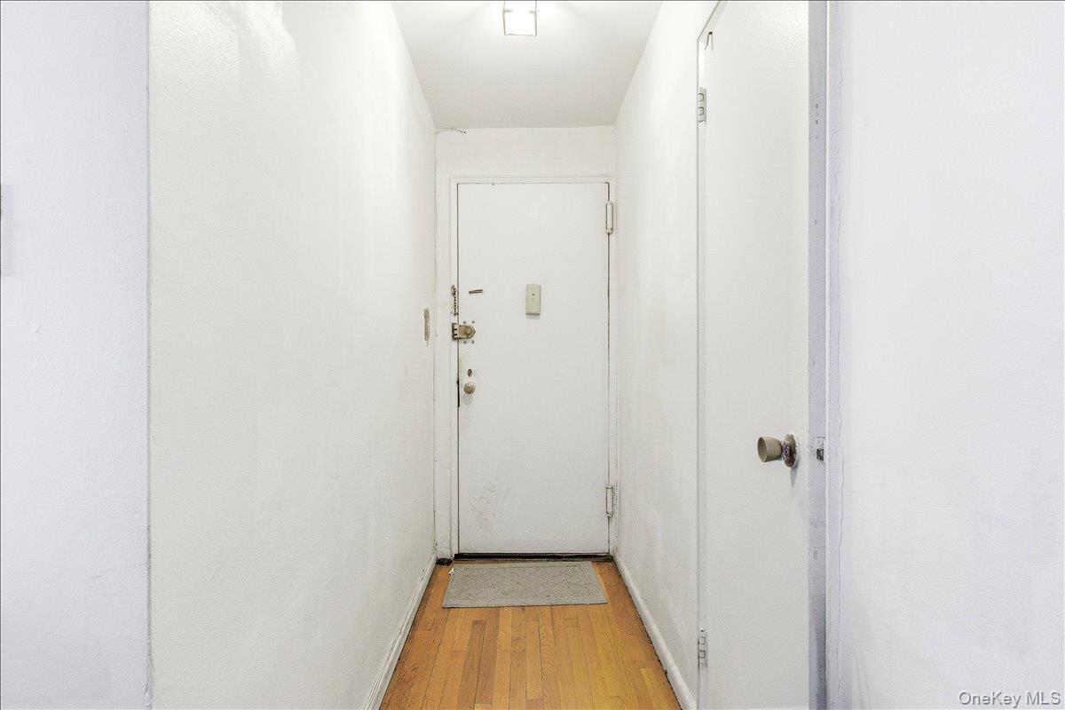 66-10 Thornton Place 2e Property Photo 4