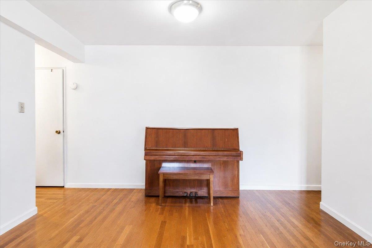 66-10 Thornton Place 2e Property Photo 5