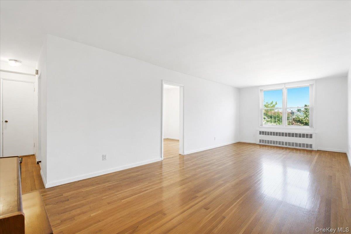 66-10 Thornton Place 2e Property Photo 6